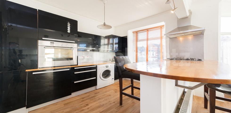 			Studio Apartment, 1 bath, 1 reception Apartment			 Birch Grove , ACTON 